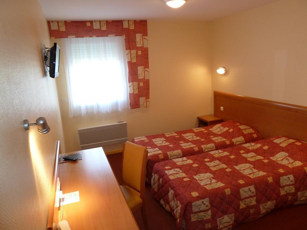 Hotel La Colombiere Cantal Massiac Exteriör bild